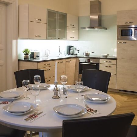 Modern Apartment Vsehrdova Prague Luaran gambar