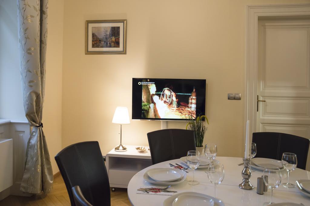 Modern Apartment Vsehrdova Prague Luaran gambar