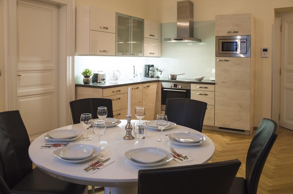 Modern Apartment Vsehrdova Prague Luaran gambar