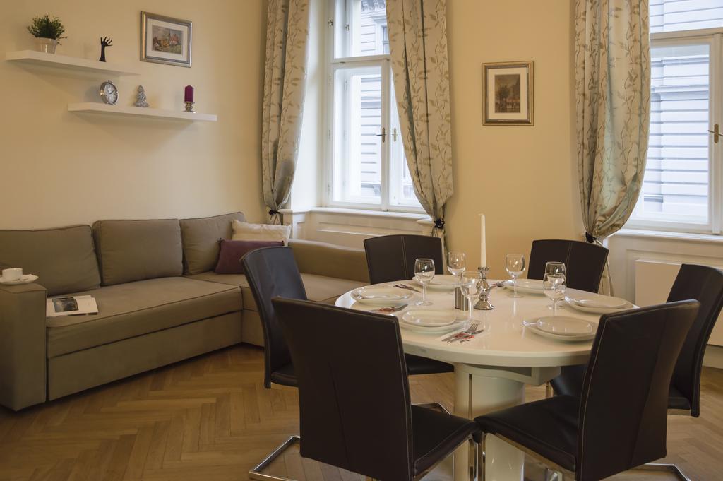 Modern Apartment Vsehrdova Prague Luaran gambar