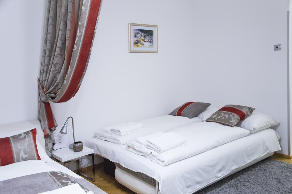 Modern Apartment Vsehrdova Prague Luaran gambar