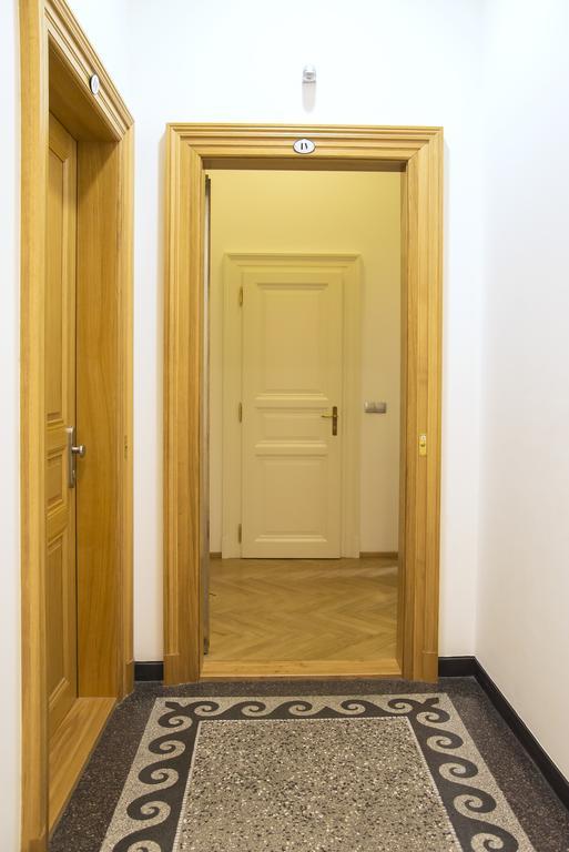 Modern Apartment Vsehrdova Prague Luaran gambar