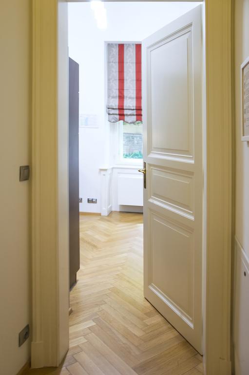 Modern Apartment Vsehrdova Prague Luaran gambar