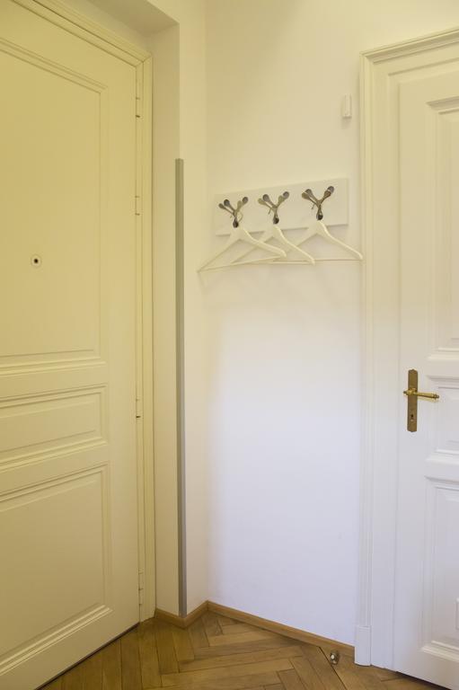 Modern Apartment Vsehrdova Prague Luaran gambar