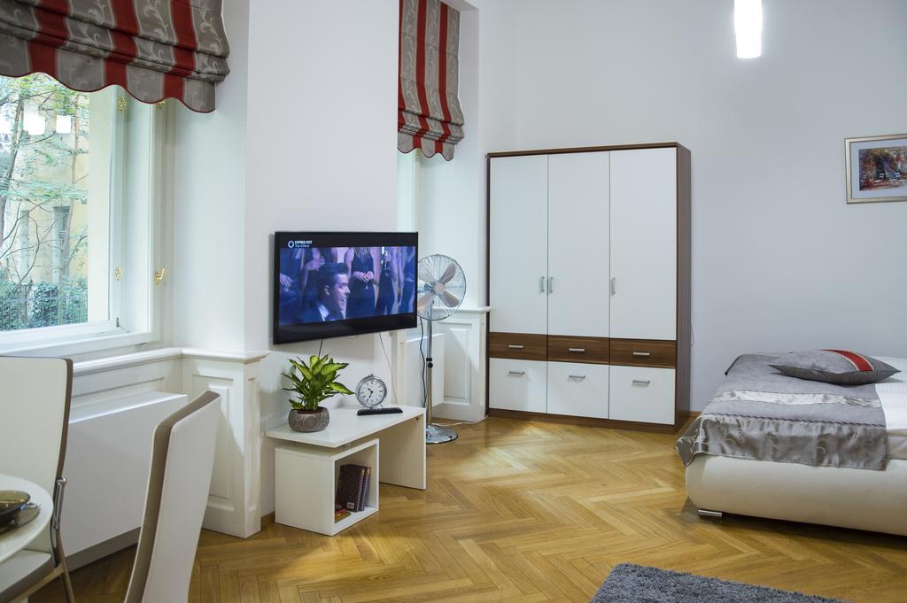 Modern Apartment Vsehrdova Prague Luaran gambar